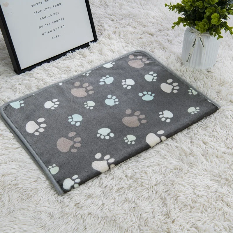 Fashion Spring Coral Fleece Paw Print Pet Warm Blanket Outdoor Travel Cat Dog Blankets Soft Household Pet Dogs Supplies
Fashion Spring Coral Fleece Paw Print Pet Warm Blanket Outdoor Travel Cat Dog Blankets Soft Household Pet Dogs Supplies