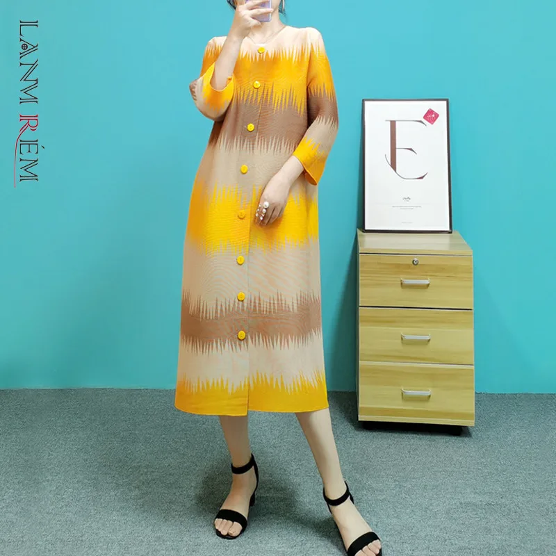 LANMREM Color Block Pleated Dress For Women 2022 Autumn Print Single Breasted Three Quarter Sleeves Dresses Female Elegant 2M202
LANMREM Color Block Pleated Dress For Women 2022 Autumn Print Single Breasted Three Quarter Sleeves Dresses Female Elegant 2M202
