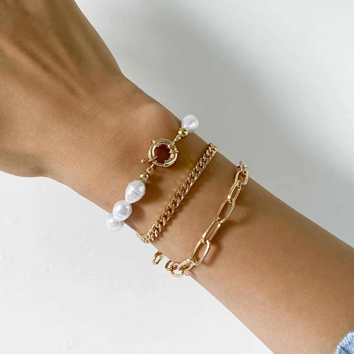Vintage Gold Punk Style Baroque Pearls Beads Bracelets for Women Female Alloy Chains Bracelet Bangle Fashion Jewelry Accessories
Vintage Gold Punk Style Baroque Pearls Beads Bracelets for Women Female Alloy Chains Bracelet Bangle Fashion Jewelry Accessories