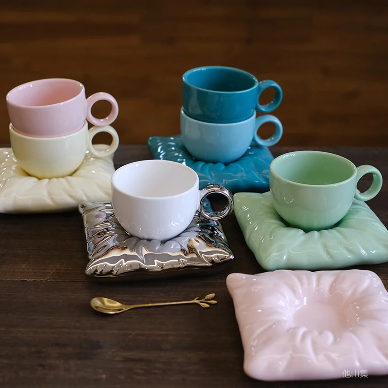 Solid Color Ceramic Coffee Cup With Spoon Pillow Shape Saucer Base Tray Coffee Milk Mug Afternoon Tea Cups Drinkware Gift 200Ml
Solid Color Ceramic Coffee Cup With Spoon Pillow Shape Saucer Base Tray Coffee Milk Mug Afternoon Tea Cups Drinkware Gift 200Ml