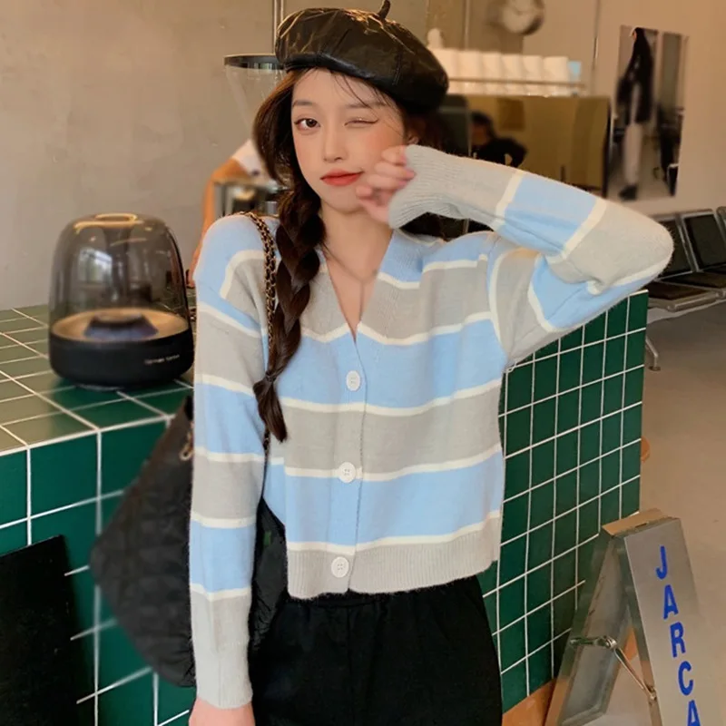 Autumn Women Cardigan Sweater Button Striped Cardigan Coat Long Sleeve V-Neck Loose Casual Sweater for Lady
Autumn Women Cardigan Sweater Button Striped Cardigan Coat Long Sleeve V-Neck Loose Casual Sweater for Lady