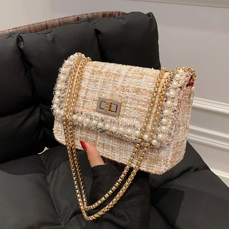 Luxury Design Woolen Pearls Chain Women Crossbody Bags 2022 Fashion Ladies Shoulder Messenger Clutches Female Purses Bolso Mujer
Luxury Design Woolen Pearls Chain Women Crossbody Bags 2022 Fashion Ladies Shoulder Messenger Clutches Female Purses Bolso Mujer
