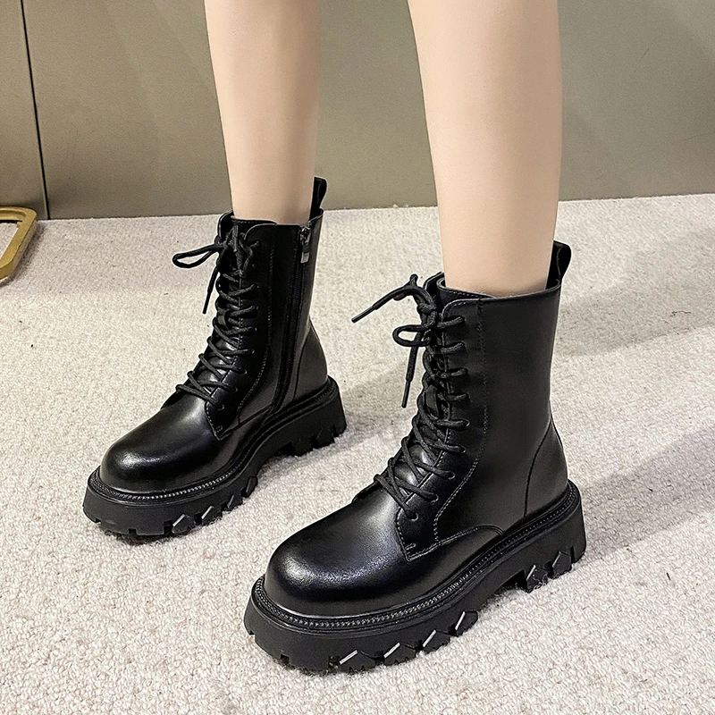 Women's Short Boots Solid Color Lace-up Thick-soled Waterproof Women's Boots Comfortable and Lightweight Outdoor Warm Snow Boots
Women's Short Boots Solid Color Lace-up Thick-soled Waterproof Women's Boots Comfortable and Lightweight Outdoor Warm Snow Boots
