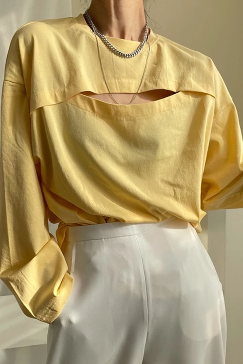 Korean version of the niche simple candy color white round neck hollow design loose and versatile long-sleeved T-shirt top women
Korean version of the niche simple candy color white round neck hollow design loose and versatile long-sleeved T-shirt top women