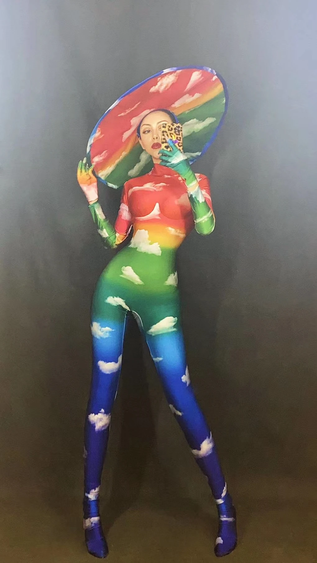 IFox Colorful Cloud Print Women Performance Costume Fashion Sexy Long Sleeve High Neck Women Singer Dancer Stage Wear with Hat
IFox Colorful Cloud Print Women Performance Costume Fashion Sexy Long Sleeve High Neck Women Singer Dancer Stage Wear with Hat