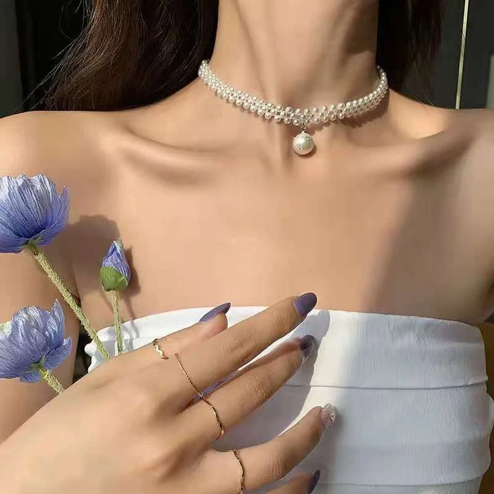 2021 new Japanese and Korean fashion ladies party alloy pearl clavicle necklace design fashion trend style clavicle necklace
2021 new Japanese and Korean fashion ladies party alloy pearl clavicle necklace design fashion trend style clavicle necklace