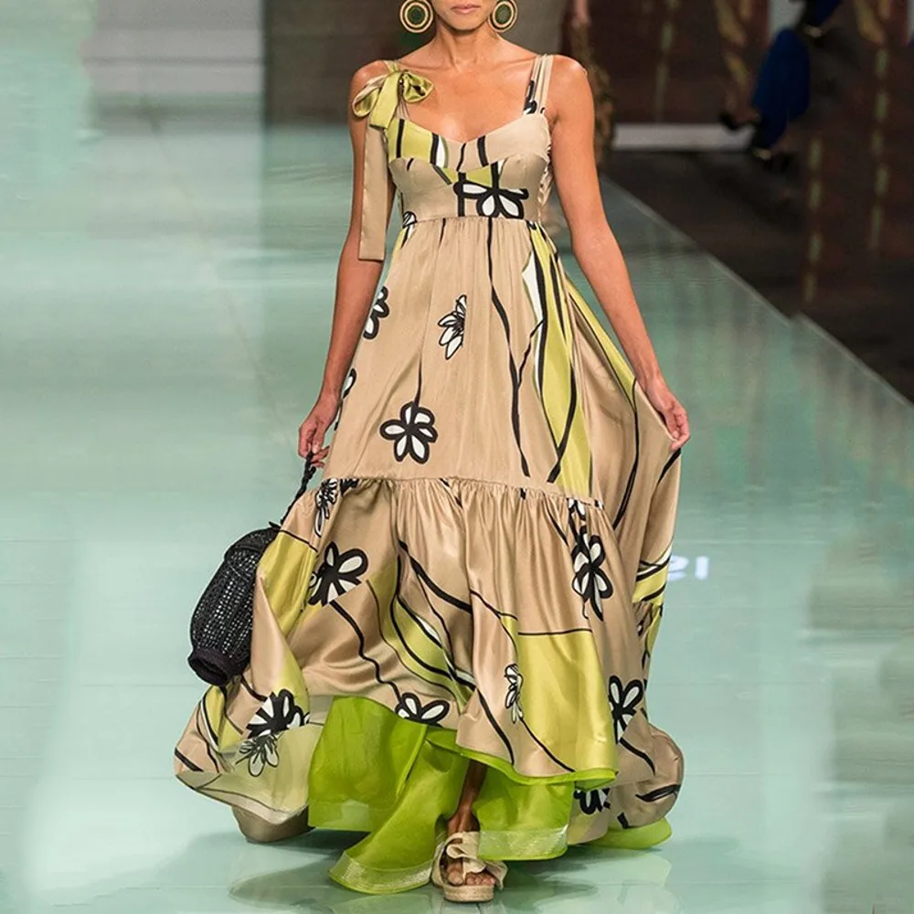 Women Sexy Loose Halter Dress Fashion Print Backless Bow Irregular Bohemian Dress Summer 2021 New Full Skirt With Flounces
Women Sexy Loose Halter Dress Fashion Print Backless Bow Irregular Bohemian Dress Summer 2021 New Full Skirt With Flounces