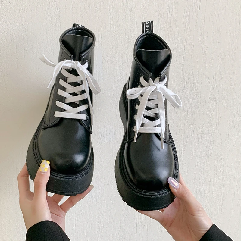 2021 Fashion Women's Chelsea Boot Short Booties Platform Pu Leather Lace Up Ankle Boots All Match Comfy Shoes Chunky Heel Black
2021 Fashion Women's Chelsea Boot Short Booties Platform Pu Leather Lace Up Ankle Boots All Match Comfy Shoes Chunky Heel Black