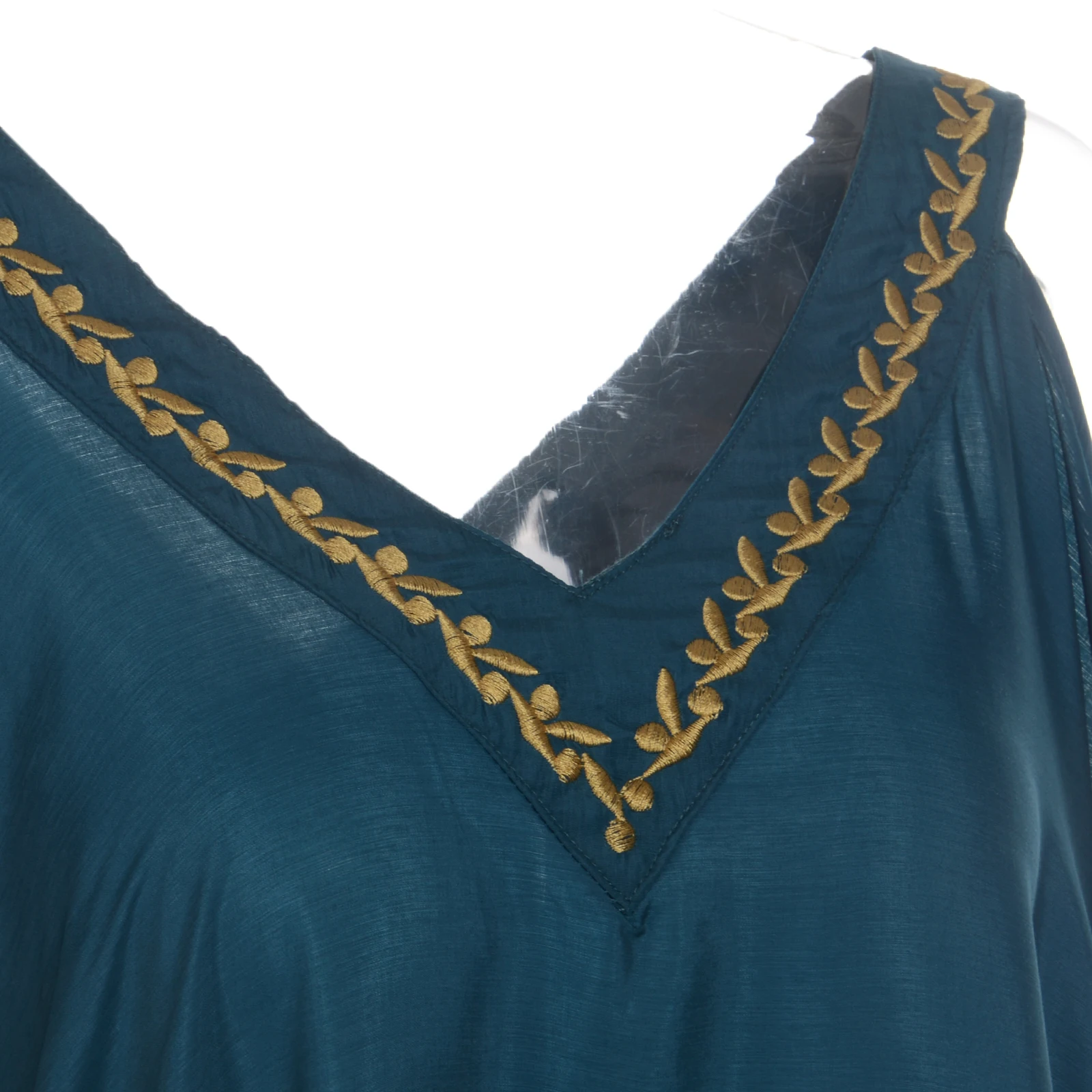 Women's Smocks Beach Cover Ups Swimsuit Sling Embroidery Strapless Imitation Rayon V-neck Robe Maxi Dresses for Female
Women's Smocks Beach Cover Ups Swimsuit Sling Embroidery Strapless Imitation Rayon V-neck Robe Maxi Dresses for Female