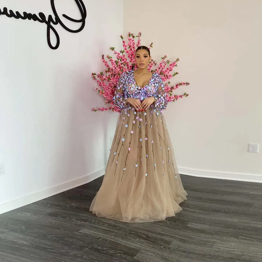 Champagne Classic Exquisite Frocks Tulle Lace V-Neck Woman Dress Ruffles Flowers Gown Custom Made Plus Size
Champagne Classic Exquisite Frocks Tulle Lace V-Neck Woman Dress Ruffles Flowers Gown Custom Made Plus Size