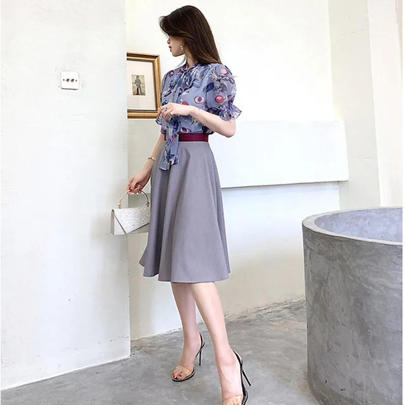 High-end New 2-Piece Set Summer Print Chiffon Lady Bow Blouses + Fashion High Waist A-Line Skirts Casual Office Party Suit
High-end New 2-Piece Set Summer Print Chiffon Lady Bow Blouses + Fashion High Waist A-Line Skirts Casual Office Party Suit