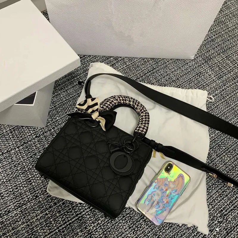 2021 new fashion leather three grid frosted women's bag four grid matte cow leather one shoulder bag portable messenger bag
2021 new fashion leather three grid frosted women's bag four grid matte cow leather one shoulder bag portable messenger bag