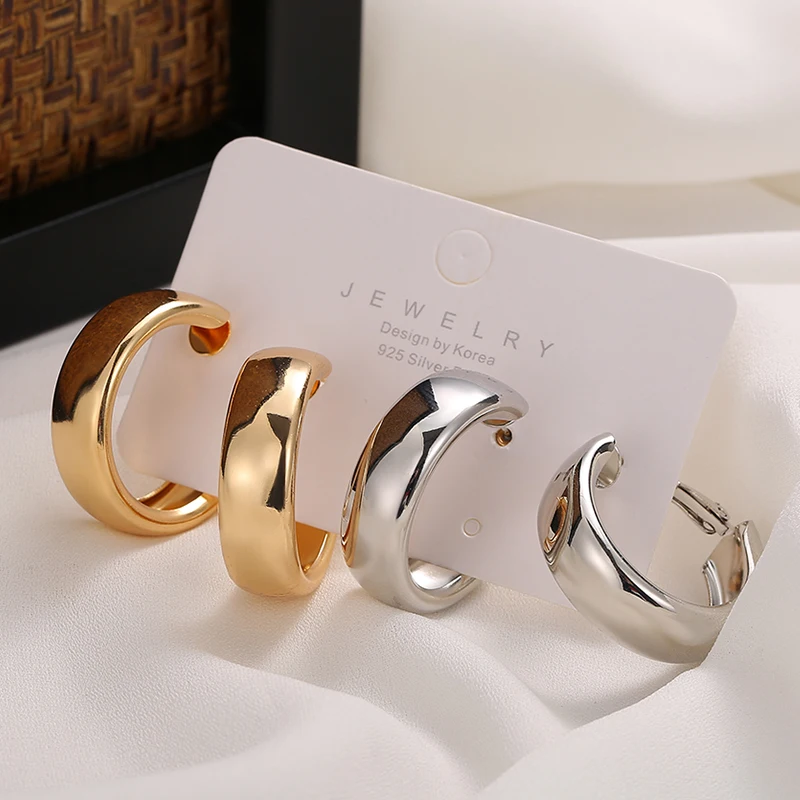 2021 New Metal Big Hoop Earrings Elegant Women Fashion Ear Jewelry 
2021 New Metal Big Hoop Earrings Elegant Women Fashion Ear Jewelry