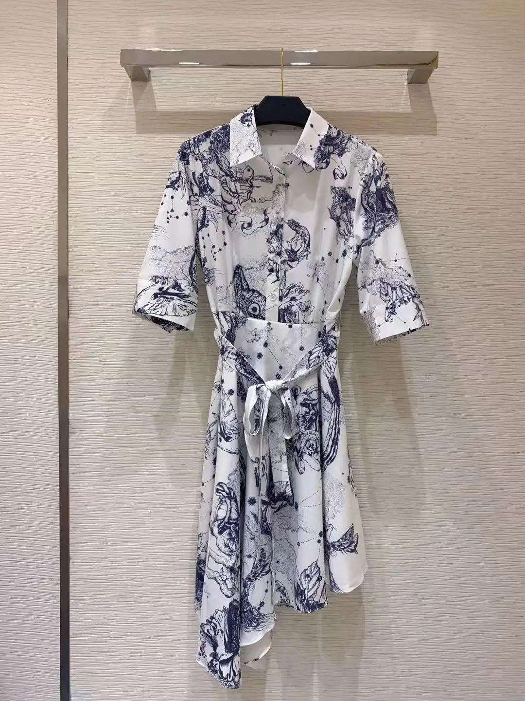 New 2021 Fashion Runway Summer Dress Women Short Sleeve Belt Print Elegant Midi Asymmetric Dresses
New 2021 Fashion Runway Summer Dress Women Short Sleeve Belt Print Elegant Midi Asymmetric Dresses