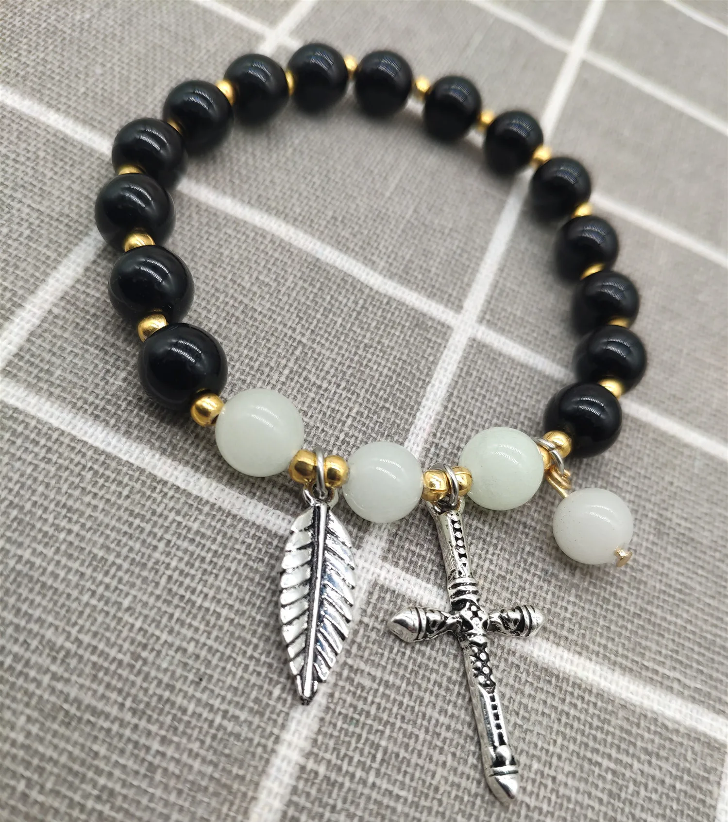 BUDROVKY New DIY Black Agate Bead Bracelet Fashion Halloween Cross Alloy Beaded Luminous Bracelet
BUDROVKY New DIY Black Agate Bead Bracelet Fashion Halloween Cross Alloy Beaded Luminous Bracelet