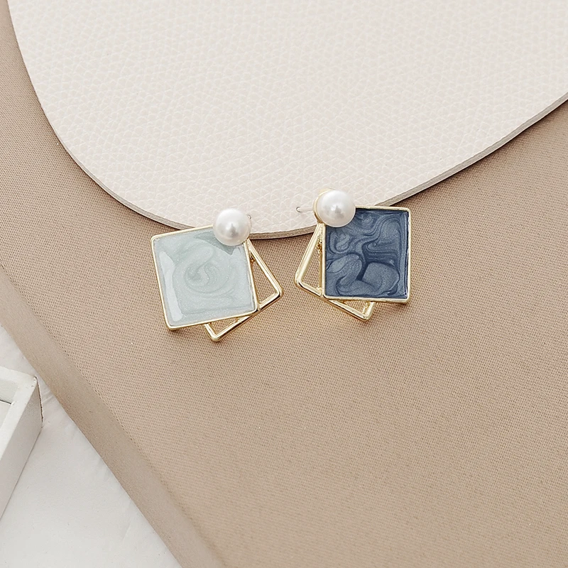 S925 Geometric Asymmetrical Earrings Two Tone Blue Simulated Pearl Drop Earrings Coil Non-Piercing Ear Clip Women Jewelry Gift
S925 Geometric Asymmetrical Earrings Two Tone Blue Simulated Pearl Drop Earrings Coil Non-Piercing Ear Clip Women Jewelry Gift