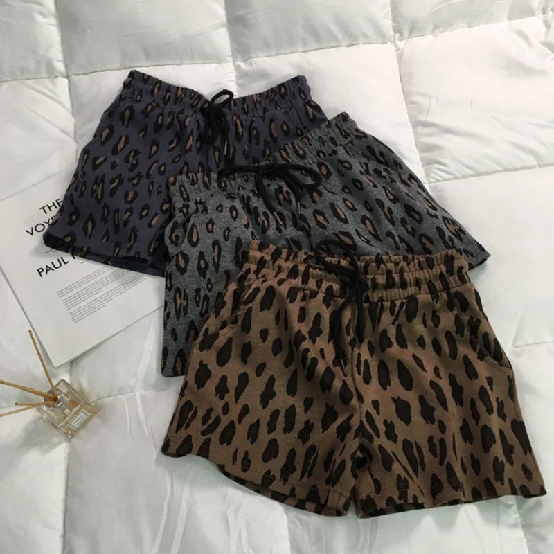 Sports Shorts Women Summer New Leopard Print Shorts Loose Oversized Shorts Casual Lady Elastic Waist Beach Correndo Short Pants
Sports Shorts Women Summer New Leopard Print Shorts Loose Oversized Shorts Casual Lady Elastic Waist Beach Correndo Short Pants