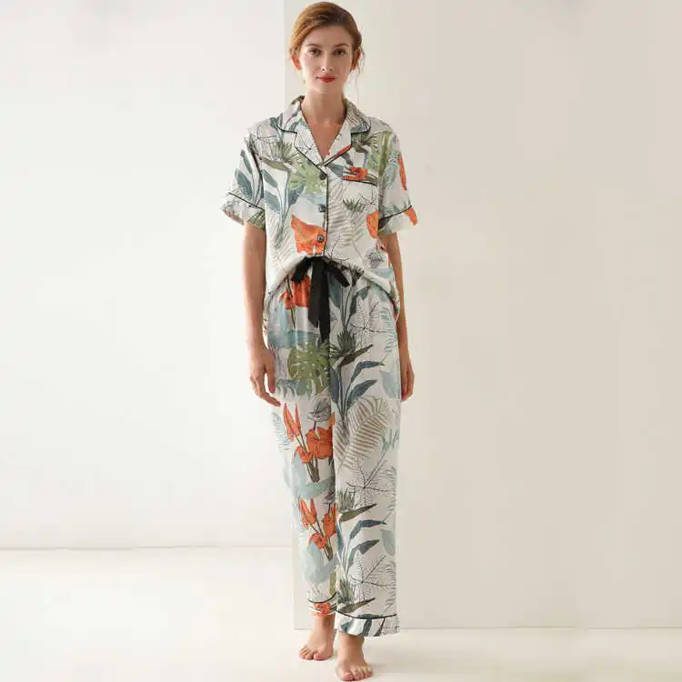 see new printing pyjamas woman silk suit short sleeve loose pants high sleepwear files 
see new printing pyjamas woman silk suit short sleeve loose pants high sleepwear files