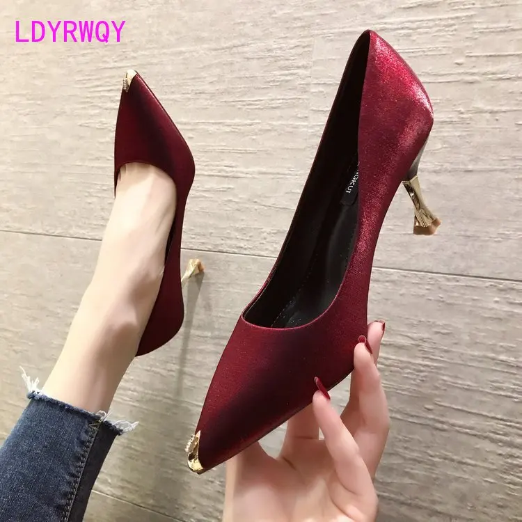 High heeled shoes women's 2021 new autumn Korean pointed shallow single shoes women's thin heel middle heel
High heeled shoes women's 2021 new autumn Korean pointed shallow single shoes women's thin heel middle heel