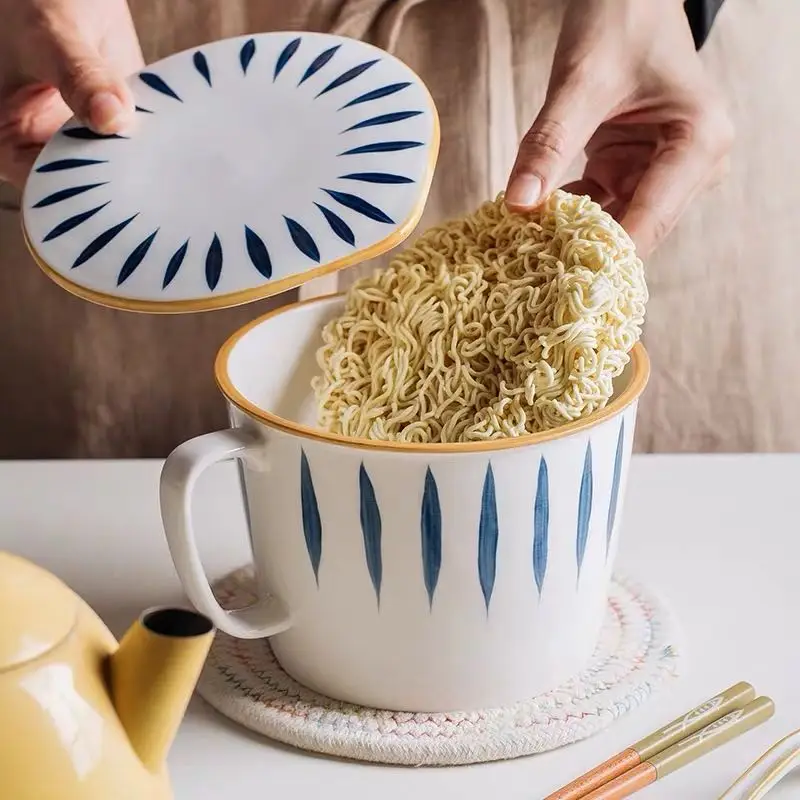Microwave available Japanese-Style Ceramic Instant Noodle Bowl with Lid Large Capacity Breakfast Cup Bowl with Spoon
Microwave available Japanese-Style Ceramic Instant Noodle Bowl with Lid Large Capacity Breakfast Cup Bowl with Spoon