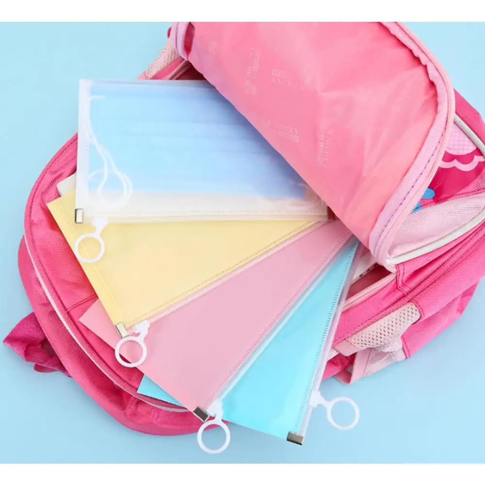 4pcs seal Mask storage bag Antibacterial Portable waterproof Zipper Mask packaging bag Repeated use
4pcs seal Mask storage bag Antibacterial Portable waterproof Zipper Mask packaging bag Repeated use