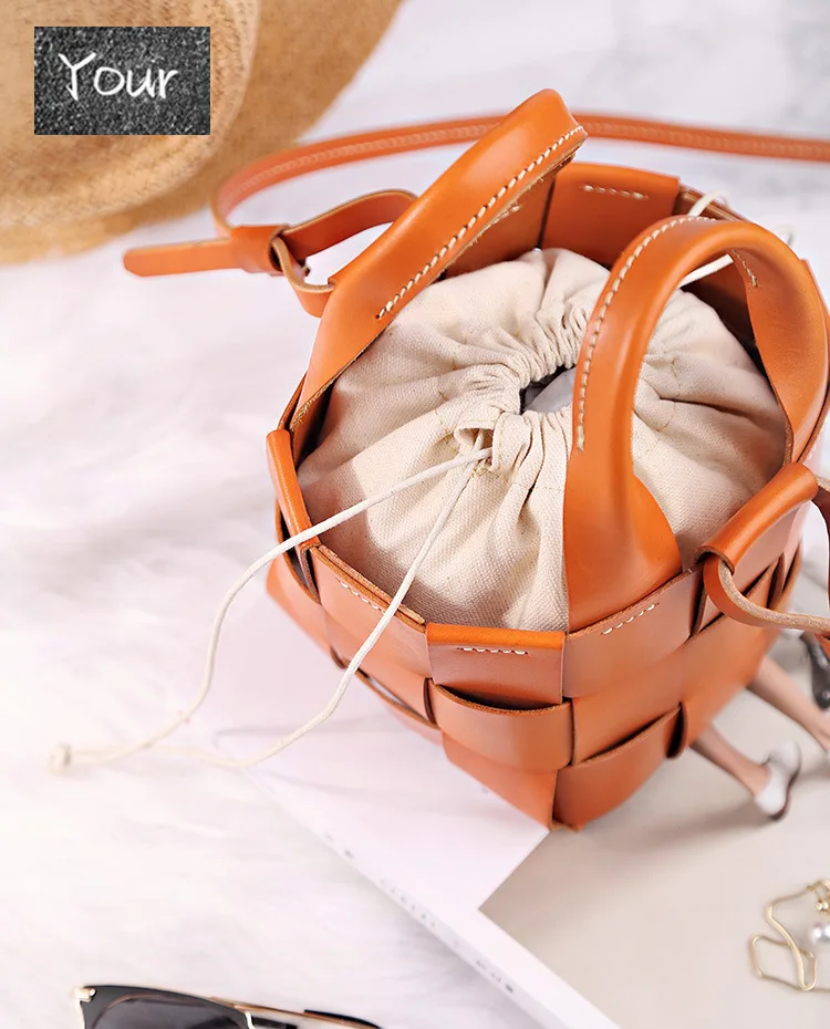 2021 new leather ladies messenger bag head layer cowhide art niche woven shoulder bag vegetable basket tanned leather bucket bag
2021 new leather ladies messenger bag head layer cowhide art niche woven shoulder bag vegetable basket tanned leather bucket bag
