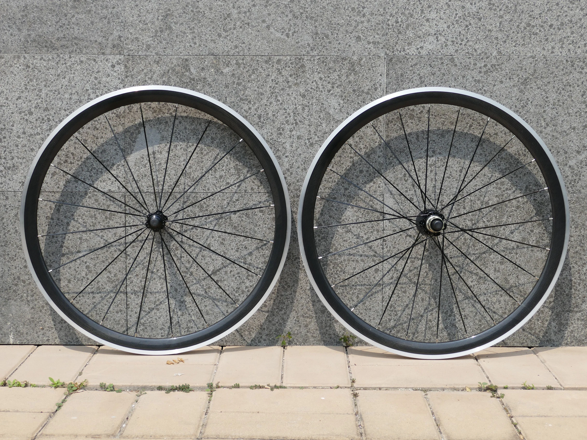 1 Pair : 3K UD Full Carbon Fiber Matt Glossy Road Bike Clincher Wheelset 38mm - width 23mm Bicycle WHEEL set Rim 700C alloy Side
1 Pair : 3K UD Full Carbon Fiber Matt Glossy Road Bike Clincher Wheelset 38mm - width 23mm Bicycle WHEEL set Rim 700C alloy Side