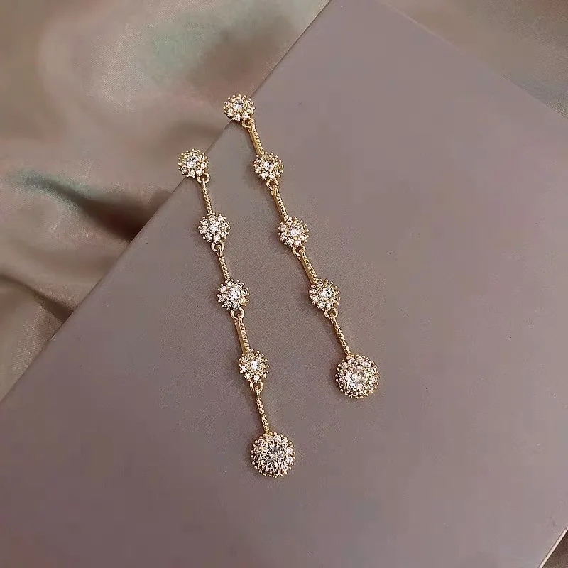 Trendy Crystal Moon Star Women Dangle Earrings Simple Pearls Tassels Earrings Bohemian Fashion Stud Earrings For Women Statement
Trendy Crystal Moon Star Women Dangle Earrings Simple Pearls Tassels Earrings Bohemian Fashion Stud Earrings For Women Statement
