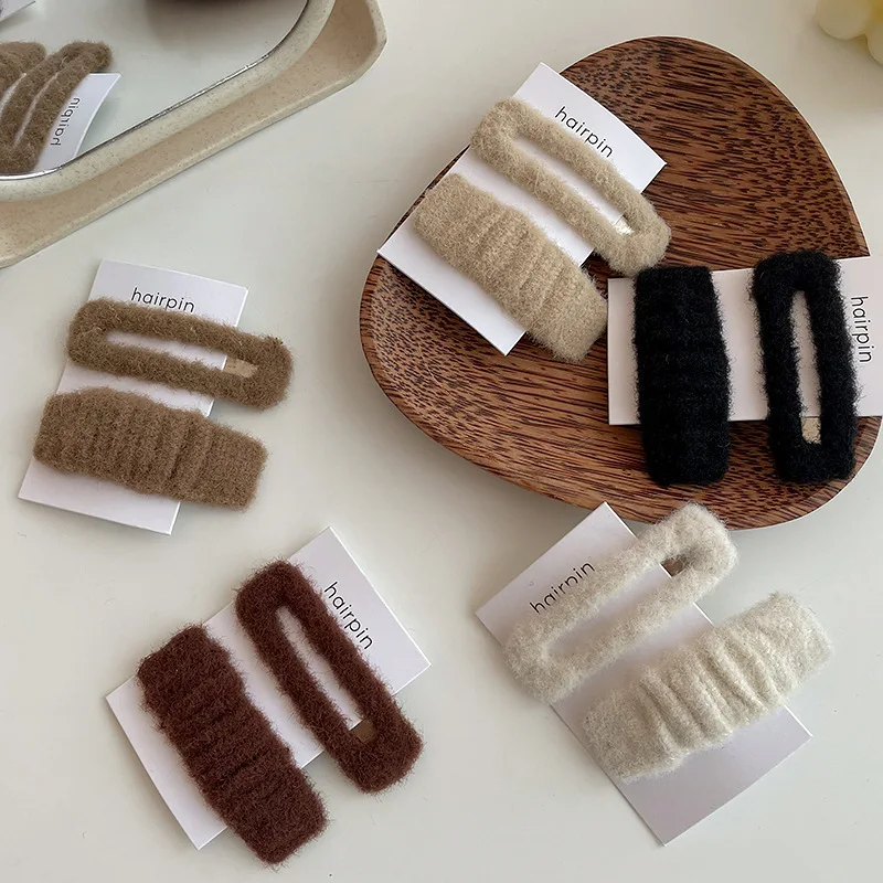 2 Pcs/set Plush Hair Clips for Women Fashion Geometric Barrettes Headwear Girls Sweet Hairpins Winter Hair Accessories
2 Pcs/set Plush Hair Clips for Women Fashion Geometric Barrettes Headwear Girls Sweet Hairpins Winter Hair Accessories