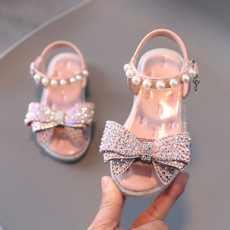 Korean Style Diamond Girls Princess Sandals Bowtie Pearls Velcro All Match 1-8 Years Old Kids Open Toe Shoes T21N04LS-21
Korean Style Diamond Girls Princess Sandals Bowtie Pearls Velcro All Match 1-8 Years Old Kids Open Toe Shoes T21N04LS-21