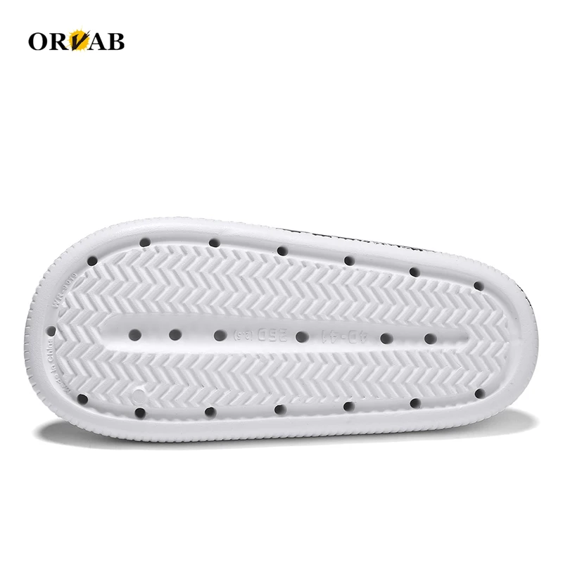 Shoes for Men Slides Soft Comfortable Fashion Brand Summer Slippers Men Luxury Designer Slippers Women Mujer Home Slippers Femme
Shoes for Men Slides Soft Comfortable Fashion Brand Summer Slippers Men Luxury Designer Slippers Women Mujer Home Slippers Femme