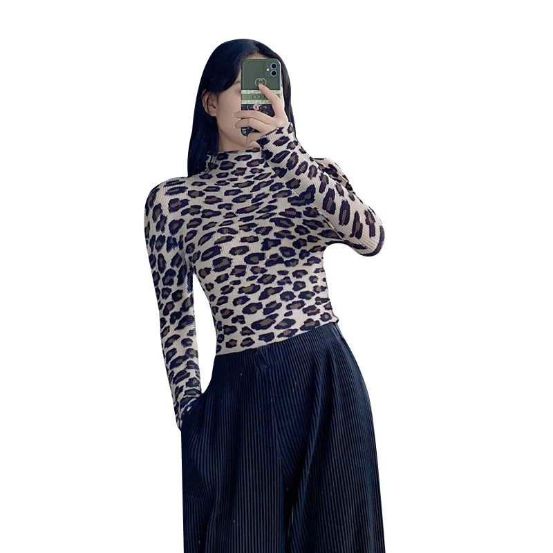 Long-sleeved T-shirt Women's Bottoming Shirt Leopard Print 2021 Autumn Temperament Half High Collar Printed Pleated Top Was Thin
Long-sleeved T-shirt Women's Bottoming Shirt Leopard Print 2021 Autumn Temperament Half High Collar Printed Pleated Top Was Thin