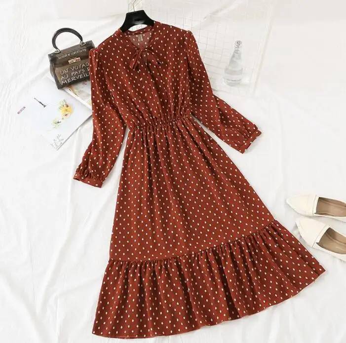 Floral Print Chiffon Dress 2020 Women Spring Flare Sleeve Ruffle Pleated Long Dress Elastic Waist Vintage Femme
Floral Print Chiffon Dress 2020 Women Spring Flare Sleeve Ruffle Pleated Long Dress Elastic Waist Vintage Femme