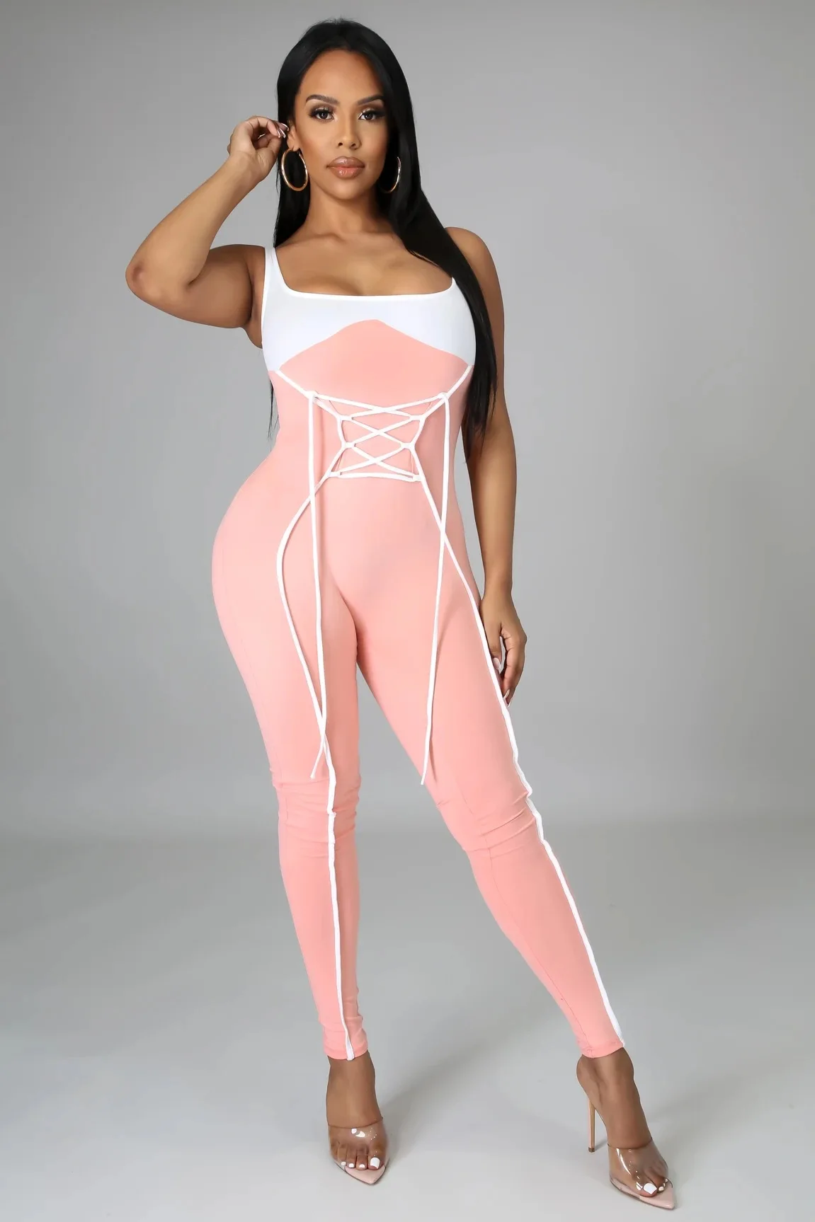 Explosive women's fashion contrast color tight fitting waist casual women's suspenders wrapped chest jumpsuit
Explosive women's fashion contrast color tight fitting waist casual women's suspenders wrapped chest jumpsuit