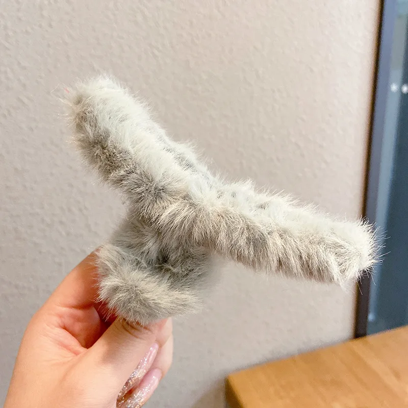 2020 Winter Women Girls Cute Soft Plush Hair Claws Sweet Hair Holder Headband Hair Clips Hairpin Fashion Hair Accessories
2020 Winter Women Girls Cute Soft Plush Hair Claws Sweet Hair Holder Headband Hair Clips Hairpin Fashion Hair Accessories