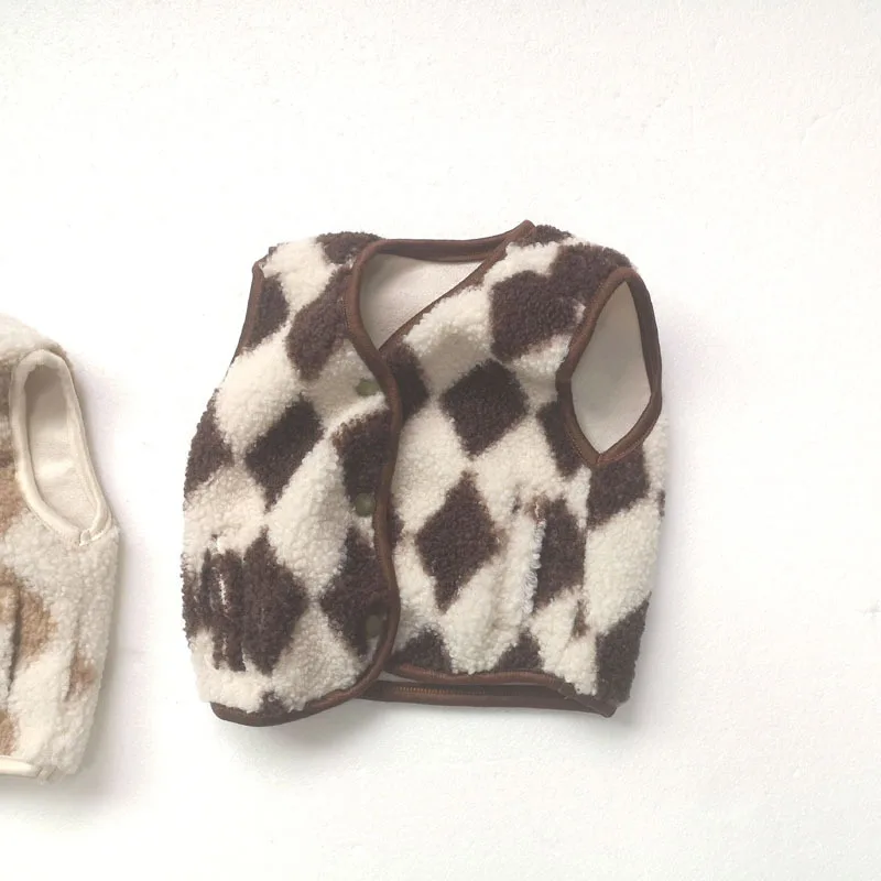 Жилет детский однобортный из хлопка, с круглым вырезом 
Жилет детский однобортный из хлопка, с круглым вырезом