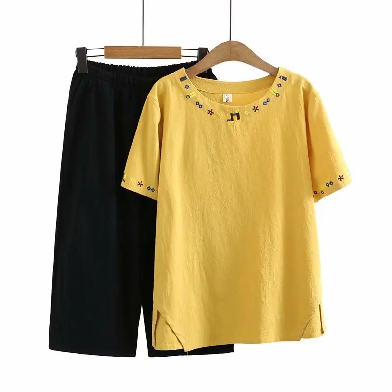 Plus size short sleeve Embroidery tshirts and black leg wide pants women sets 2021 new summer casual ladies 2 pieces female
Plus size short sleeve Embroidery tshirts and black leg wide pants women sets 2021 new summer casual ladies 2 pieces female