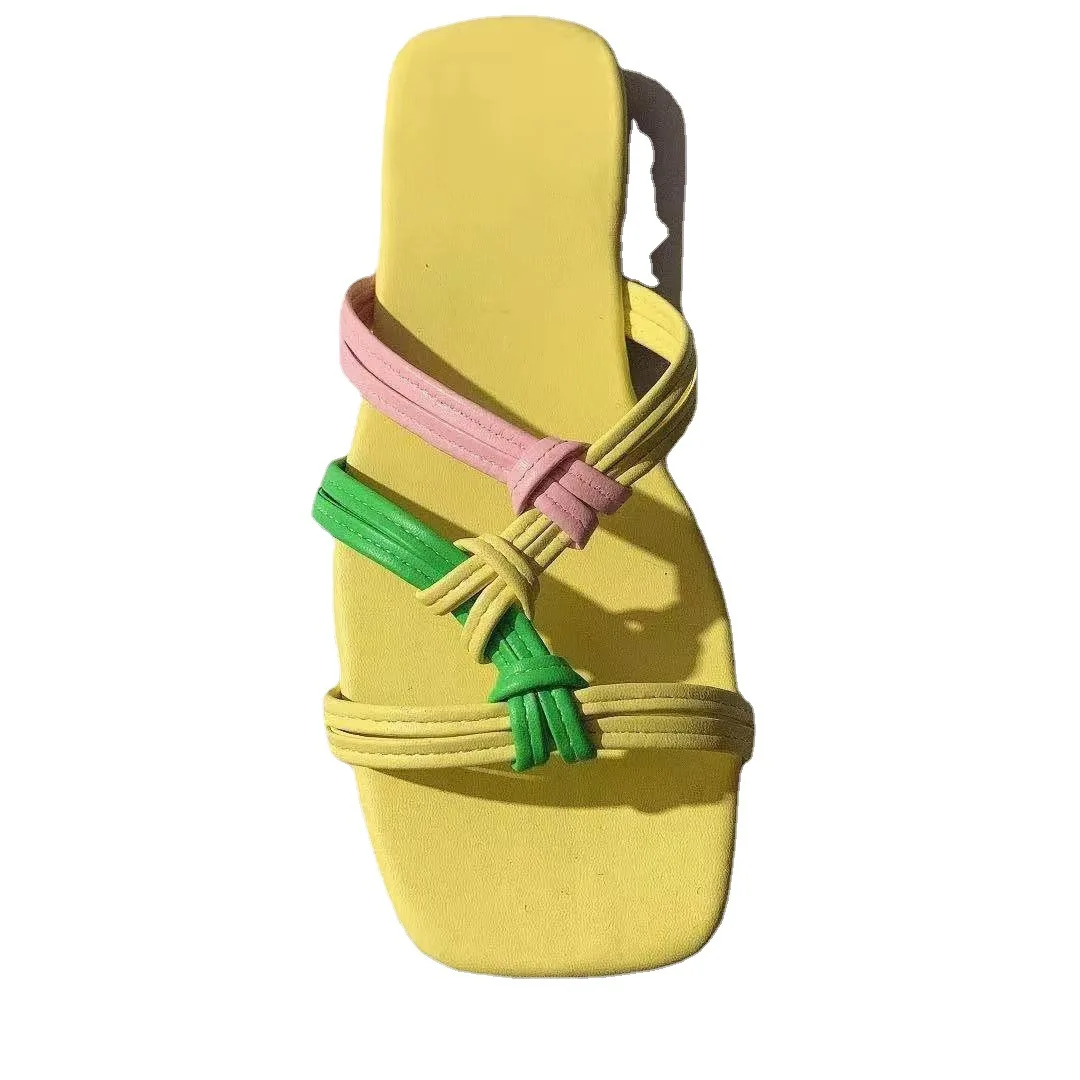 Женские сандалии на танкетке, простые тапочки на плоской подошве, без застежки, большие размеры, лето
Женские сандалии на танкетке, простые тапочки на плоской подошве, без застежки, большие размеры, лето