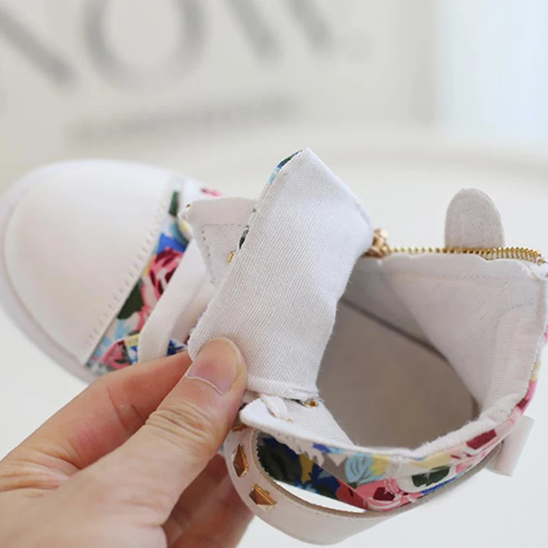 Kids Shoes Girls Shoes Rivet Canvas Shoes Floral High Top Sneakers Shoes Girls Kids Sneakers 
Kids Shoes Girls Shoes Rivet Canvas Shoes Floral High Top Sneakers Shoes Girls Kids Sneakers