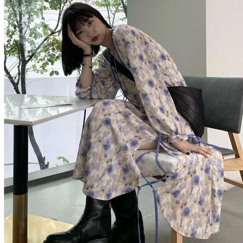 2021 New Floral Skirt Halo Dye Design Lace Up Floral Skirt Autumn Midi Skirt 
2021 New Floral Skirt Halo Dye Design Lace Up Floral Skirt Autumn Midi Skirt