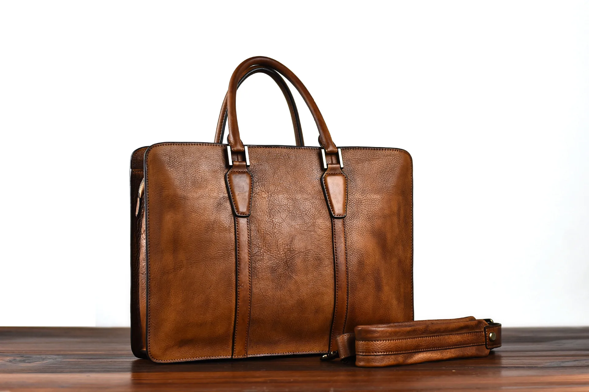 Business Briefcase Handbag Handmade Vegetable Tanned Leather Retro Large Capacity Single Shoulder Bag
Business Briefcase Handbag Handmade Vegetable Tanned Leather Retro Large Capacity Single Shoulder Bag