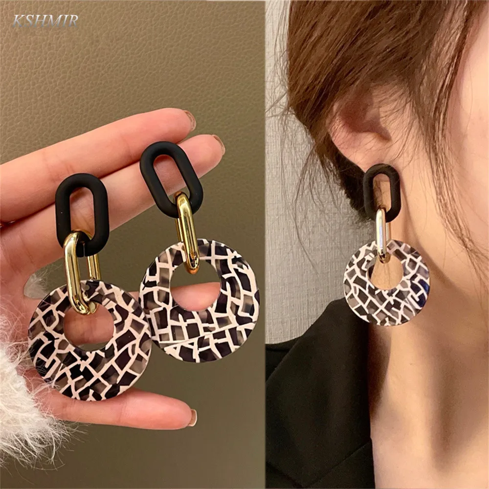 2022 New fashion retro exaggerated zebra earrings new trend geometric classic women's earrings accessories
2022 New fashion retro exaggerated zebra earrings new trend geometric classic women's earrings accessories