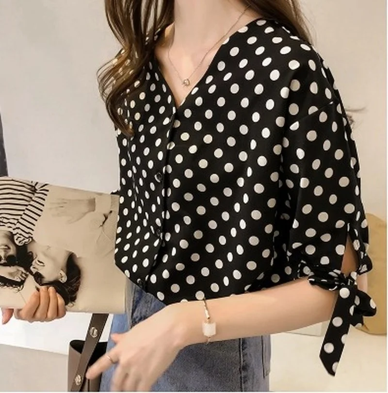 New Chiffon Women's Blouses Short Sleeve Fashion Top Korean Polka Dot Casual Blouse V-neck Woman Shirt Loose Tops
New Chiffon Women's Blouses Short Sleeve Fashion Top Korean Polka Dot Casual Blouse V-neck Woman Shirt Loose Tops