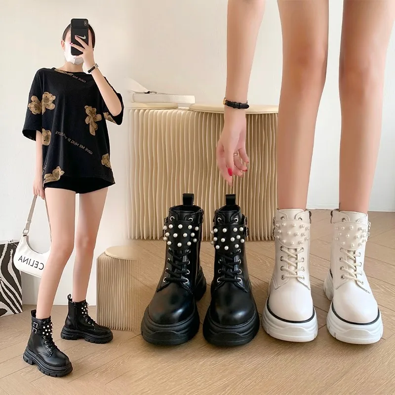 2021 Winter Thick Heel Solid Color Female Round Head Side Zipper Pearl Belt Buckle Waterproof Platform Barrel Martin Boots.
2021 Winter Thick Heel Solid Color Female Round Head Side Zipper Pearl Belt Buckle Waterproof Platform Barrel Martin Boots.