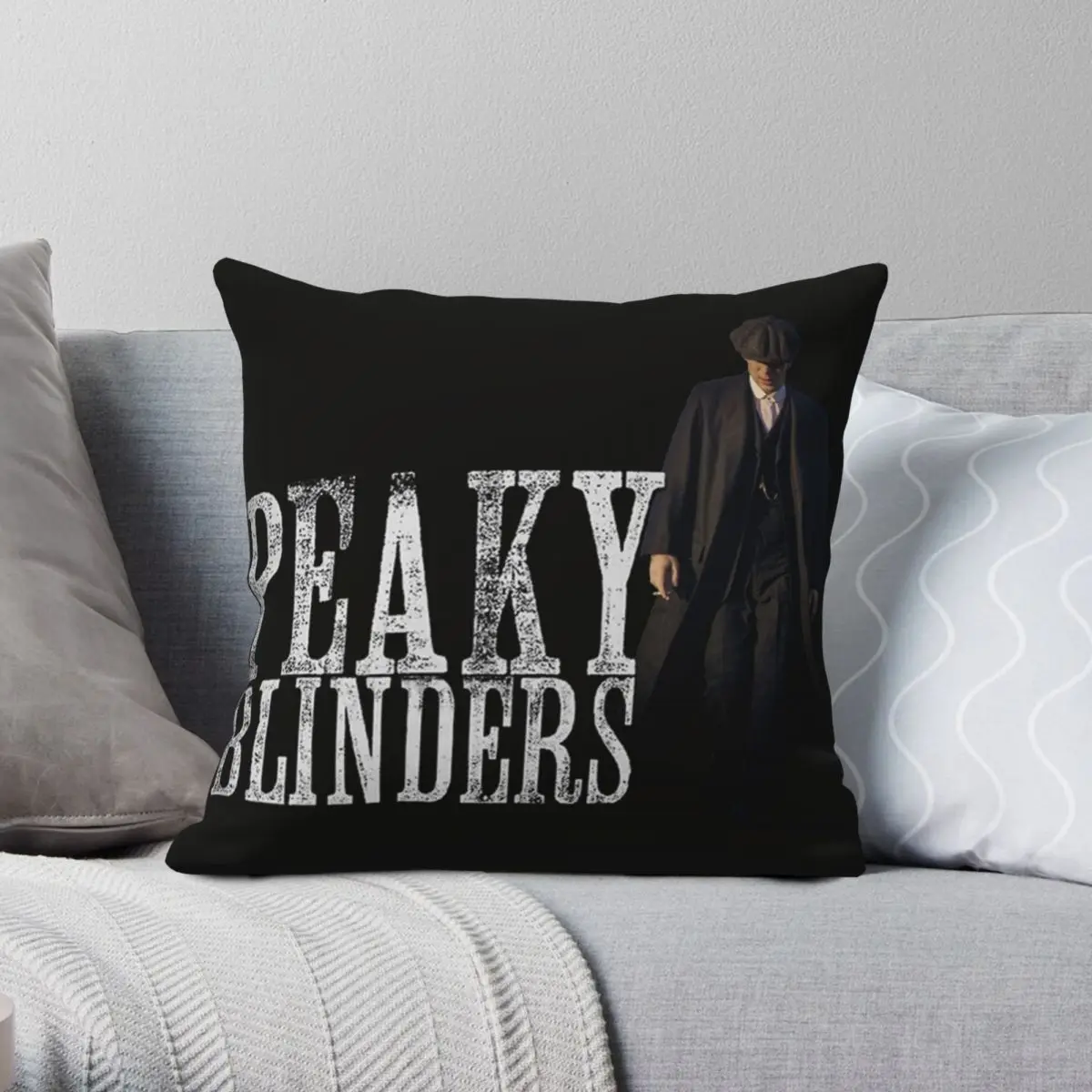 Квадратный чехол для подушки Peaky Blinders, полиэстеровый льняной бархатный чехол с принтом на молнии, декоративный чехол для диванной подушки
Квадратный чехол для подушки Peaky Blinders, полиэстеровый льняной бархатный чехол с принтом на молнии, декоративный чехол для диванной подушки
