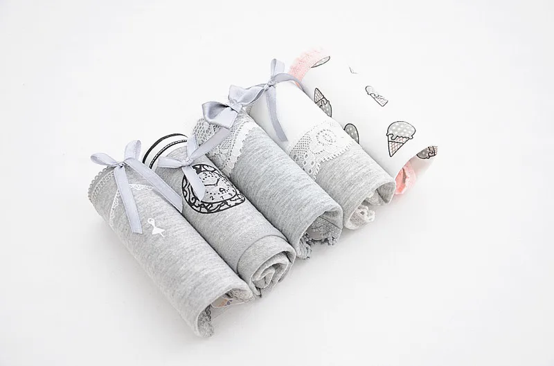 Comfortable cotton panties ladies mid-waist sexy triangle panties cotton students Japanese cartoon pattern 5 panties gift box
Comfortable cotton panties ladies mid-waist sexy triangle panties cotton students Japanese cartoon pattern 5 panties gift box