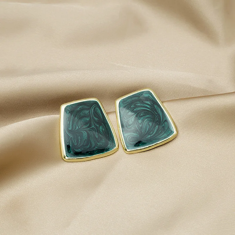 925 Silver Needle Hong Kong Style Retro Texture Exaggerated High-grade Oil Dripping French And Earrings
925 Silver Needle Hong Kong Style Retro Texture Exaggerated High-grade Oil Dripping French And Earrings
