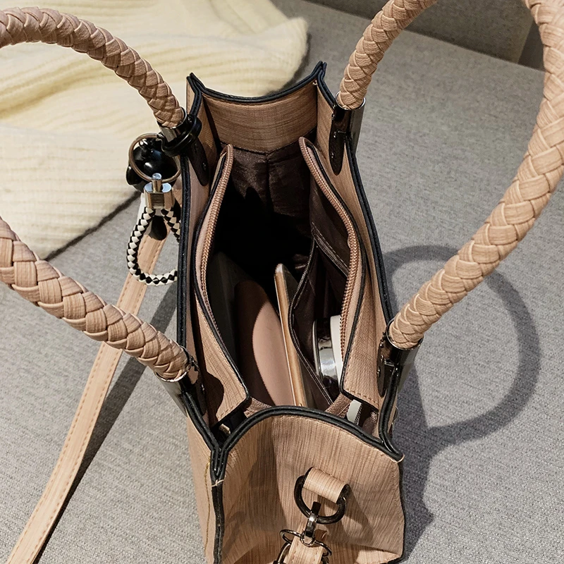 High Class Fashion Female Shoulder Bag OL Commute Elegant Crossbody All Match Handbag for Women 2021 New Arrivla
High Class Fashion Female Shoulder Bag OL Commute Elegant Crossbody All Match Handbag for Women 2021 New Arrivla