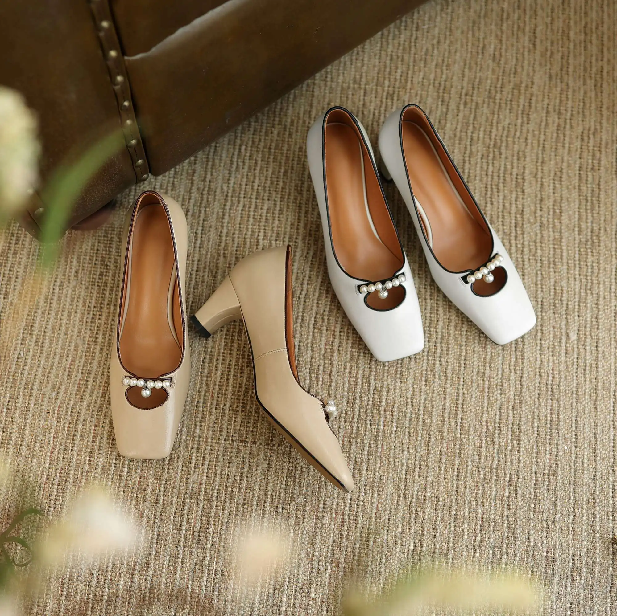 Krazing Pot natural leather square toe high heels brand shoes pearl decoration French romantic beauty lady cozy women pumps L2f5
Krazing Pot natural leather square toe high heels brand shoes pearl decoration French romantic beauty lady cozy women pumps L2f5