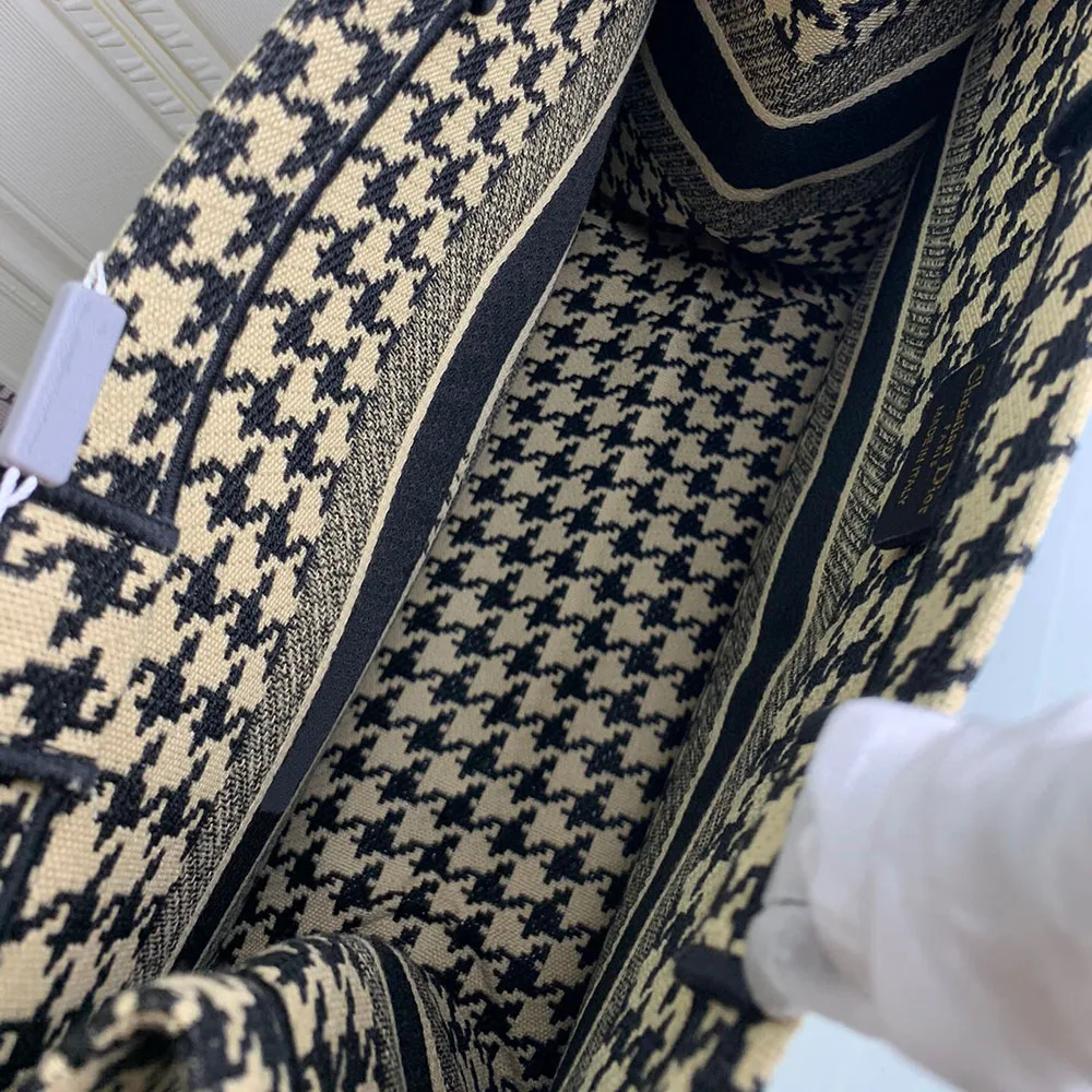 Luxury Design Straw Tote Bag for Women Handwoven Big Shopping Bag Letter Embroidered Shoulder Bag Fashion Summer Handbag Brand
Luxury Design Straw Tote Bag for Women Handwoven Big Shopping Bag Letter Embroidered Shoulder Bag Fashion Summer Handbag Brand